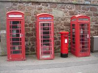 Soldaten telefonieren und schreiben viel. Auf Fort George