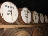 Lagernder und reifender Whisky in Edradour