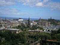 Edinburgh - Blick über Nationalgalerie - Scotts Monument und Carlton Hill