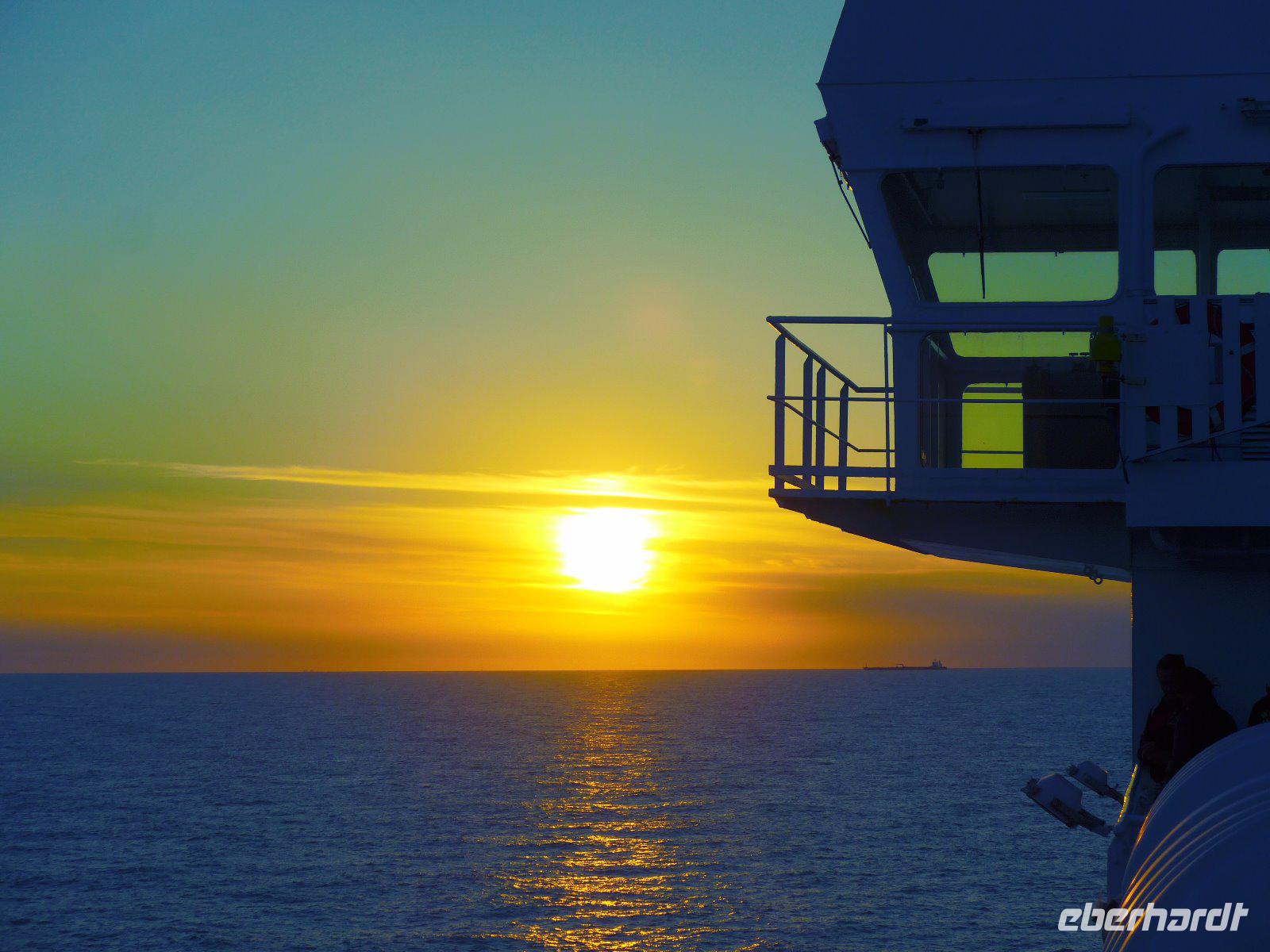 Fähre mit Abendstimmung