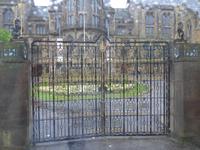 Eingang zur Universität