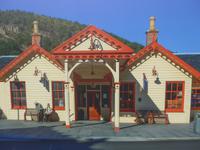 Bahnhof von  Balatter - derzeit wird er nach Brand rekonstruiert 