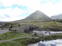 Brücke von Sligachan, Skye, mit Blick zu den Cuillin-Bergen