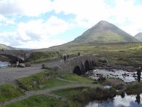 Brücke von Sligachan, Skye, mit Blick zu den Cuillin-Bergen