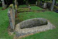 Rundreise Schottland - Eberhardt-Travel - Loch Lomond Luss - Hogback - Ein sog. Schweinerücken - spezieller Grabstein aus der Wikingerzeit