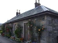 Tag 3 - 1 - Steinhäuser in Luss am Loch Lomond (3)