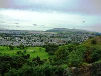 Tag 7 - 2 - Edinburgh - Blick vom Hollyrood Park auf Stadt (1)