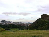 Tag 7 - 2 - Edinburgh - Blick vom Hollyrood Park auf Stadt (2)