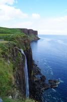 Wasserfall, Kilt Rock im Hintergrund