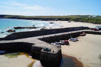 Port of Niss, Hafen und Strand