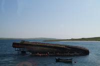 Reste des Ersten Weltkriegs - Um ihren Kriegshafen Scapa Flow zu schützen, versenkten die Briten ausgediente Frachter zwischen den Inseln, die noch heute dort liegen. 