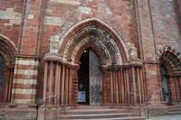 Verwittertes Portal der Magnus-Kathedrale von Kirkwall