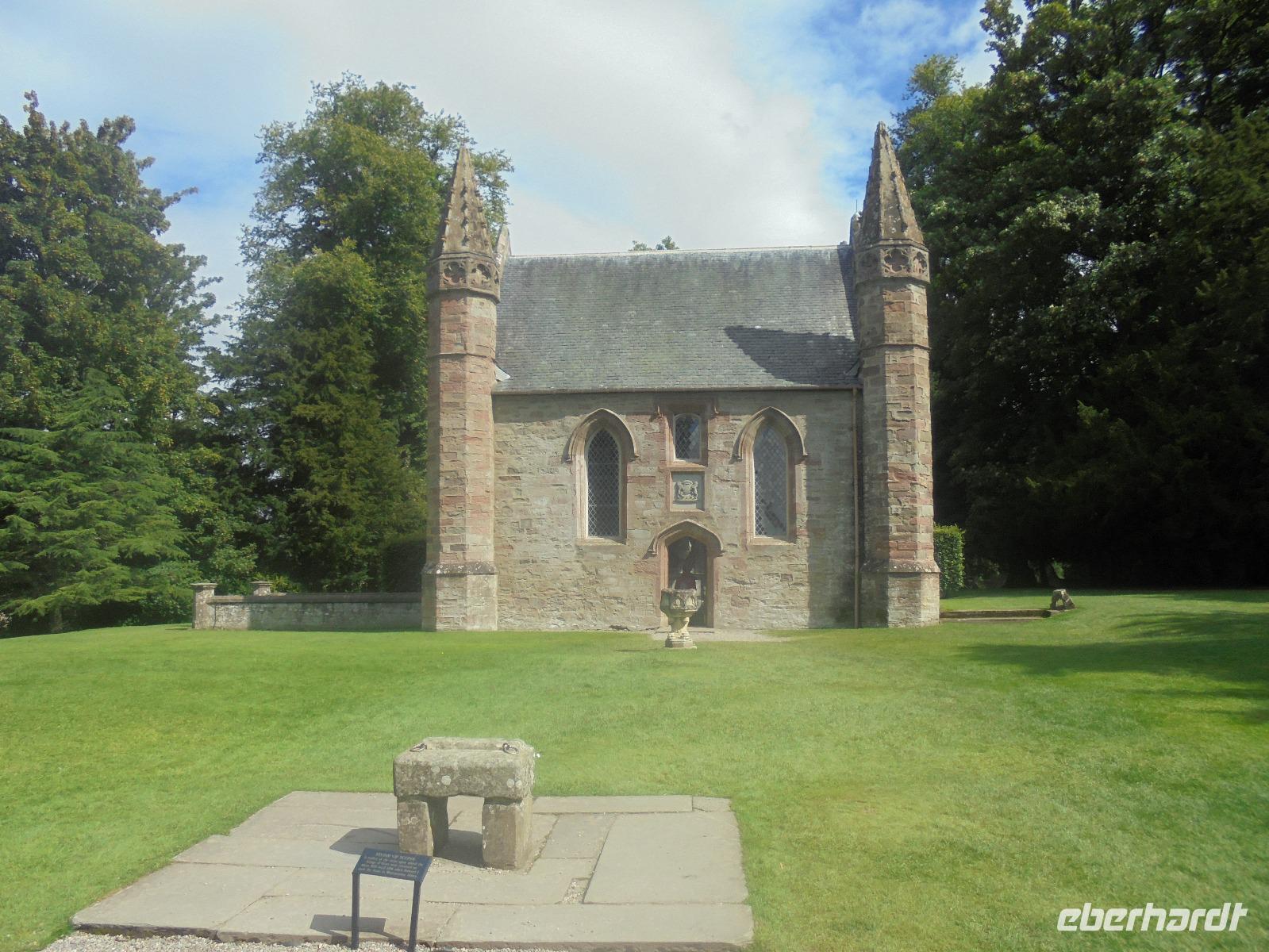 Scone Palace, Kapelle auf dem Moot Hill mit 