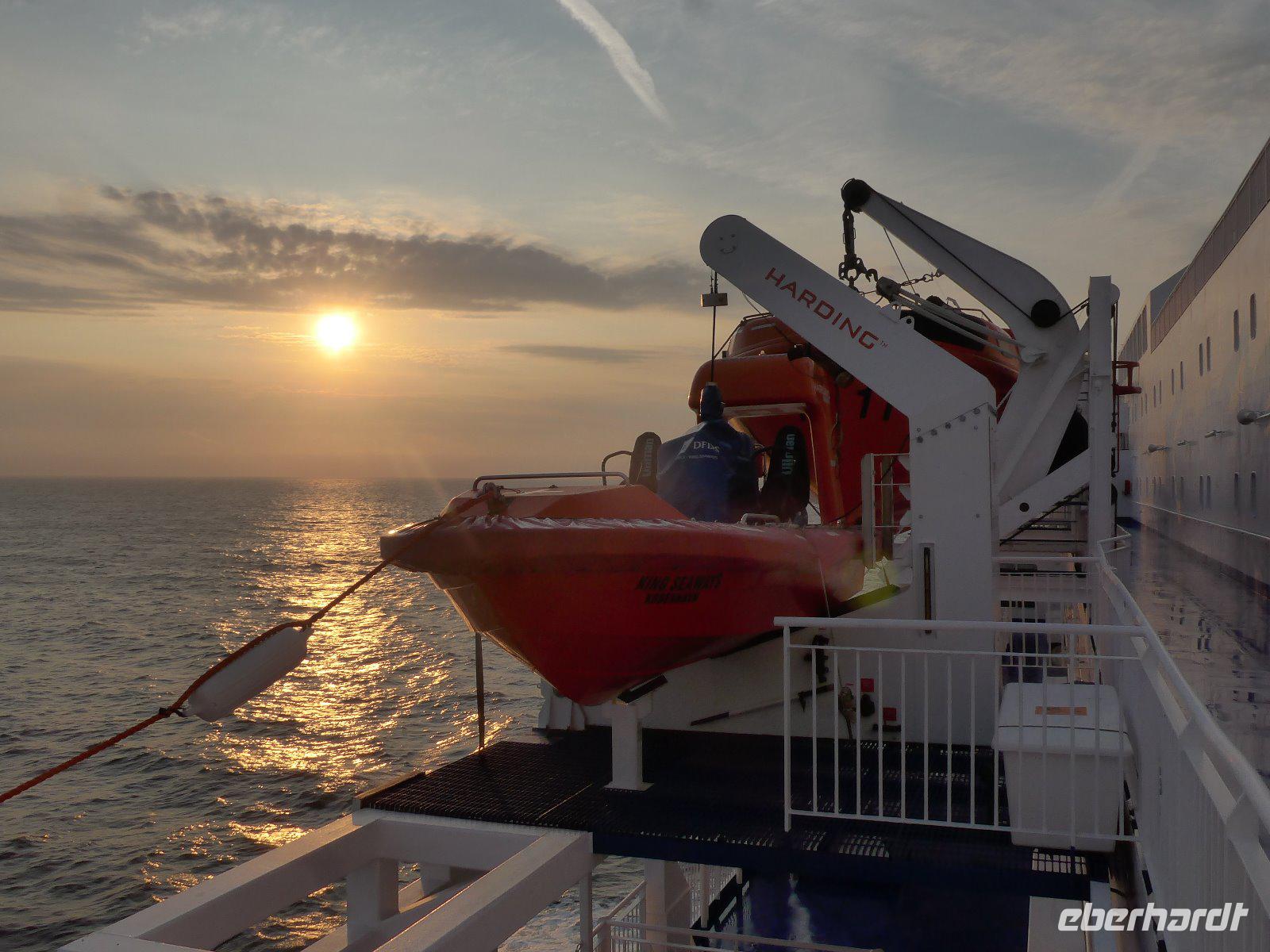 Sonnenaufgang auf der Nordsee