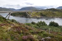 237 Nordwest- Highlands, Loch Gleann Dubh und die Kylesku Bridge