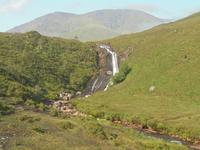 Hebrideninsel Skye - der Ainort-Wasserfall ist beliebtes Fotomotiv
