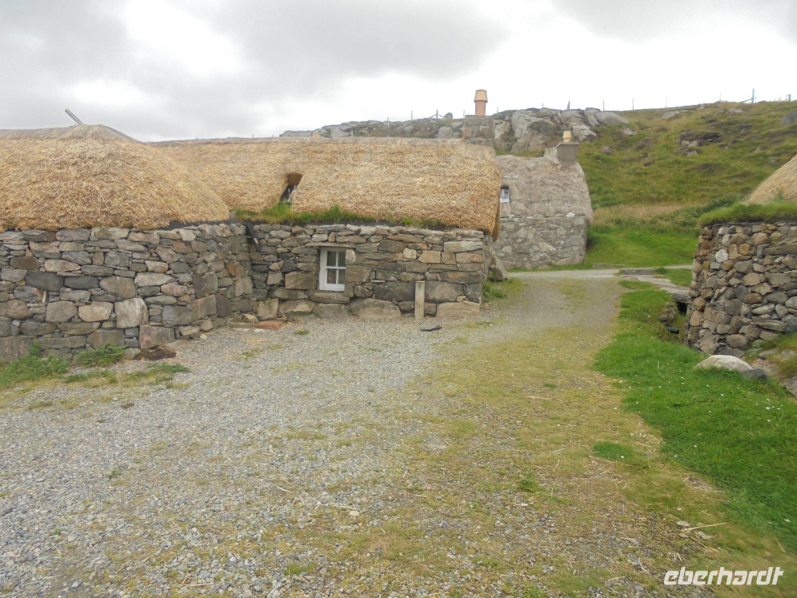 Black-House-Siedlung An Gearannan auf der Hebrideninsel Lewis