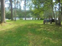 malerische Lage der Kirchenruine von Dunkeld an einer Biegung des Flusses Tay