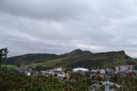 Stadtrundfahrt in Edinburgh - Blick vom Calton Hill zum Arthur’s Seat