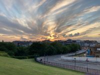 9. Reisetag – Abendspaziergang durch Edinburgh – Abendsonne über der Neustadt