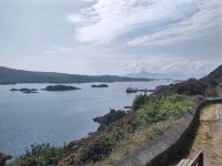 Blick vom Festland nach Kyleakin, im Hintergrund Trotternish