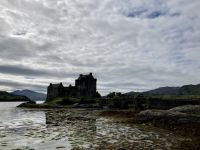 4. Reisetag – Rundfahrt durch die Highlands mit Zug, Fähre und Bus – Besuch des Eilean Donan Castle