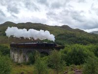 Jacobite Steam Train auf dem Glenfinnan Viaduct
