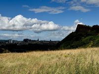 10. Reisetag – Edinburgh – Stadtrundfahrt am Vormittag – Blick vom Arthur’s Seat zum Edinburgh Castle