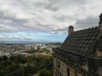 Blick von der Burg, im Hintergrund der Firth of Forth