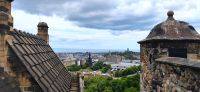 231 Edinburgh Castle, Blick zum Calton Hill mit Waverley Station und Sir Walter Scott Denkmal