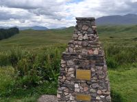 Gedenkstein in den Highlands 