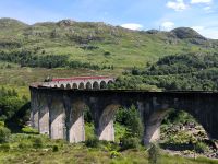 Jacobite Steam Train auf dem Glenfinnan Viaduct 