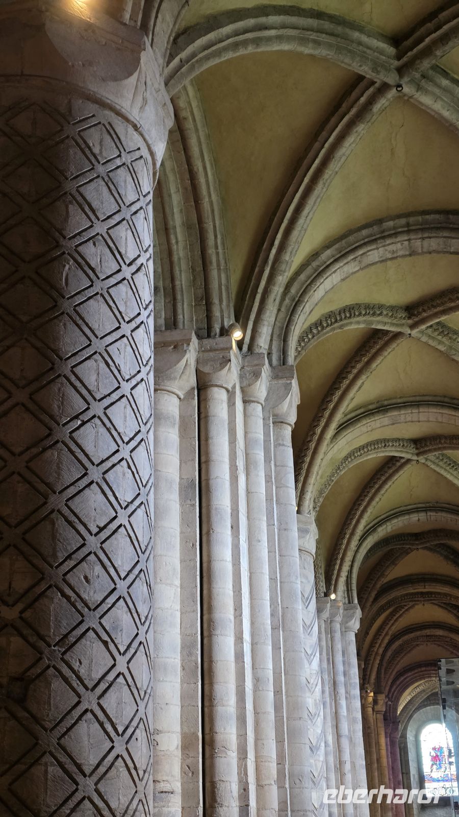 017 – Durham Cathedral &ndash; &copy;  (Eberhardt TRAVEL)