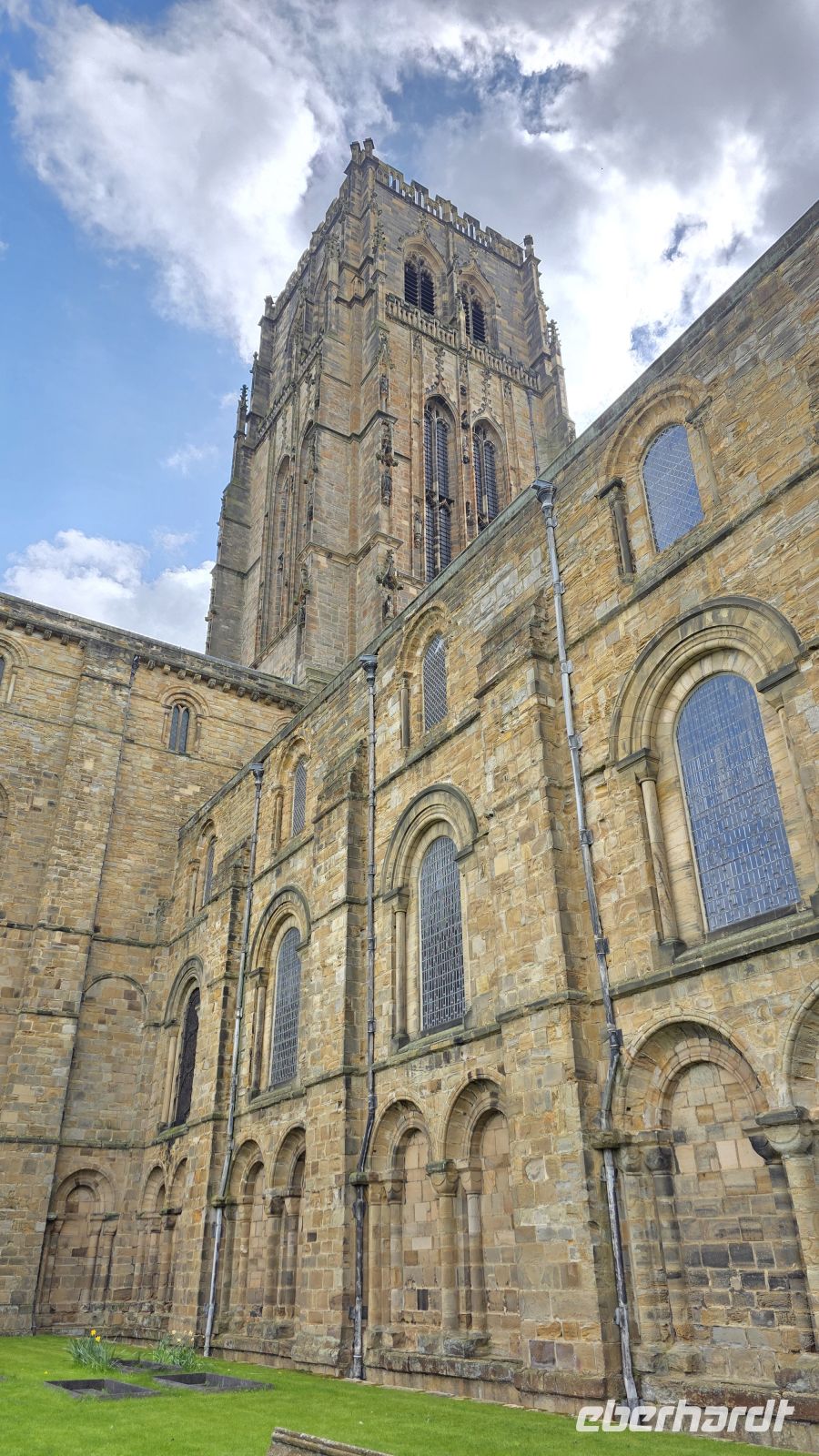 021 – Durham Cathedral &ndash; &copy;  (Eberhardt TRAVEL)
