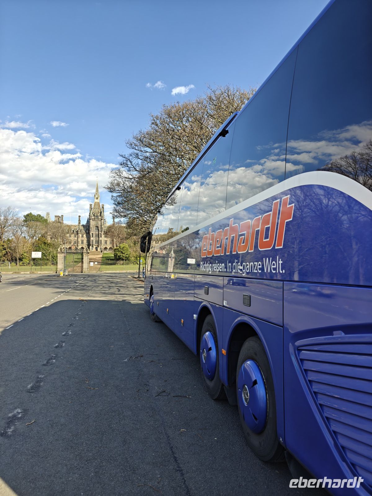 032.1 – Reisebus in Edinburgh &ndash; &copy;  (Eberhardt TRAVEL)