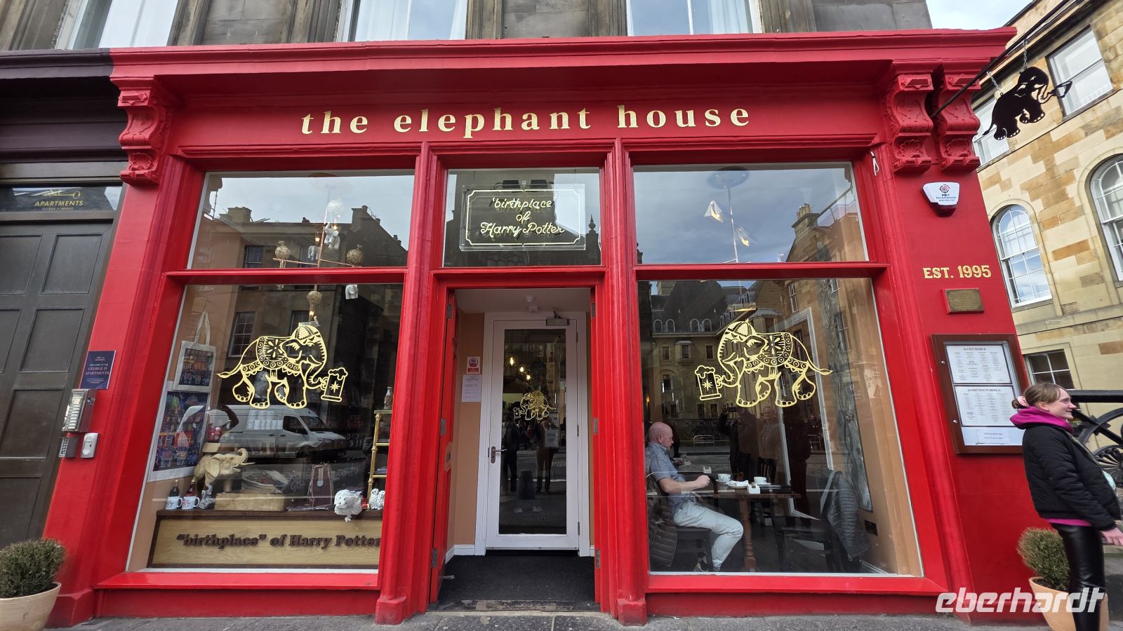 036 – Edinburgh Elephant House &ndash; &copy;  (Eberhardt TRAVEL)