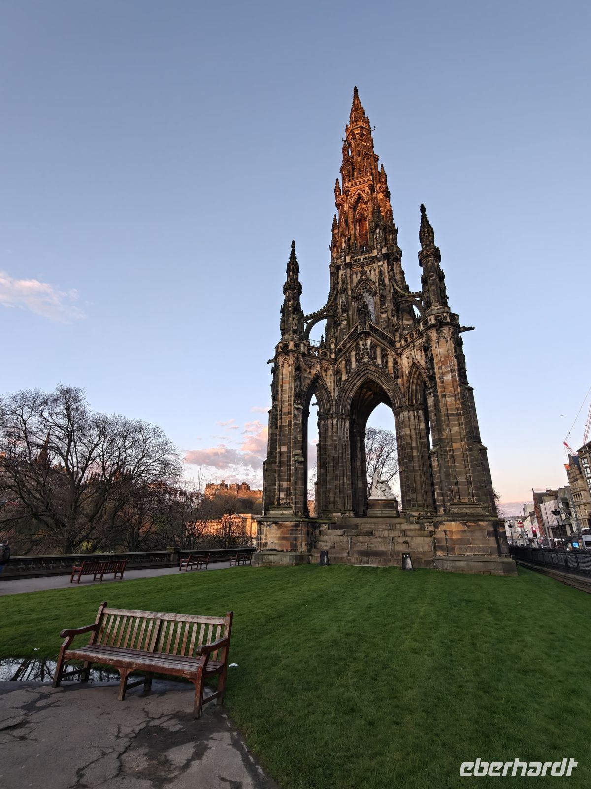 044.1 – Edinburgh &ndash; &copy;  (Eberhardt TRAVEL)