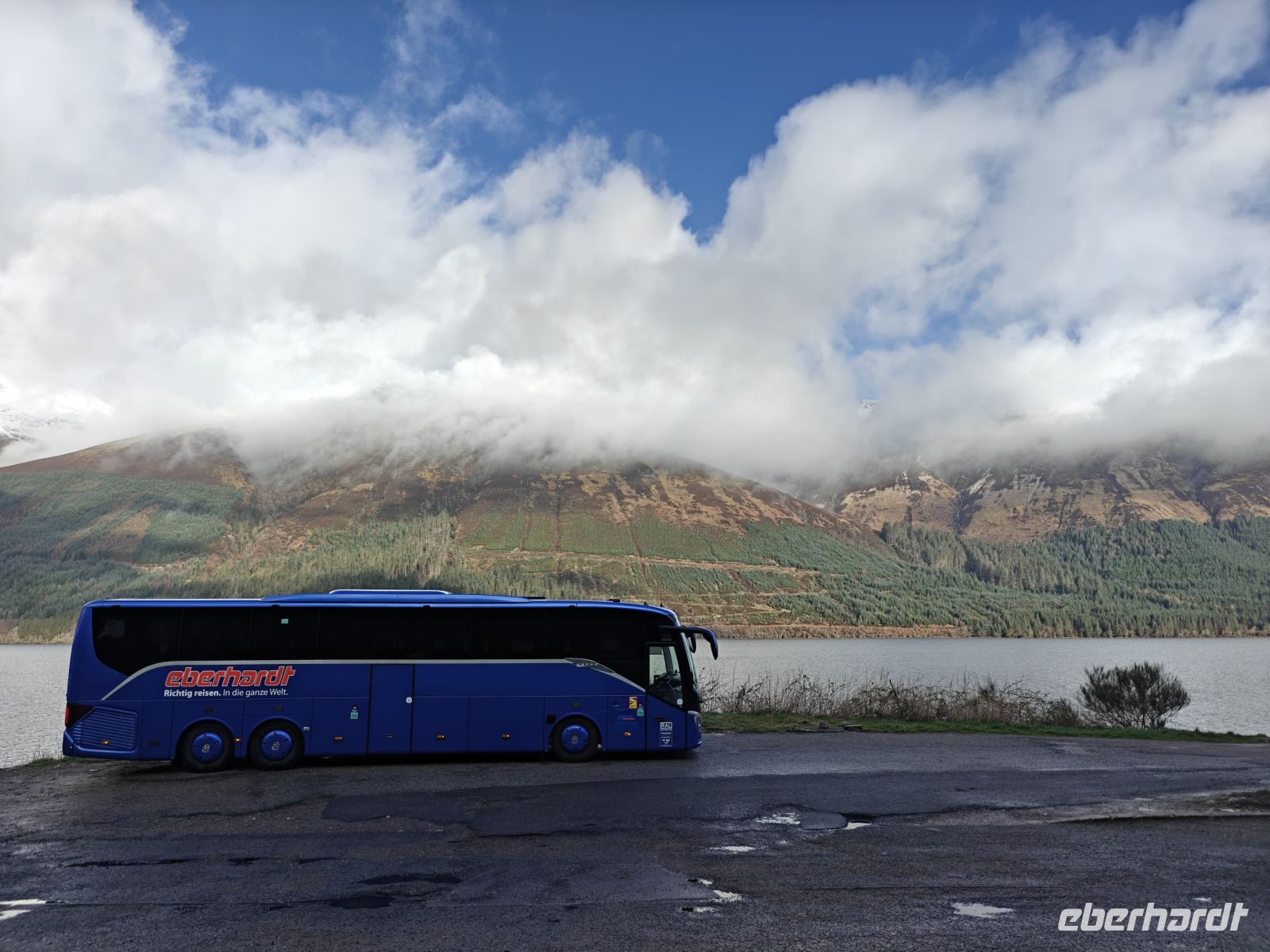 082.1 – Reisebus am Loch Lochy &ndash; &copy;  (Eberhardt TRAVEL)