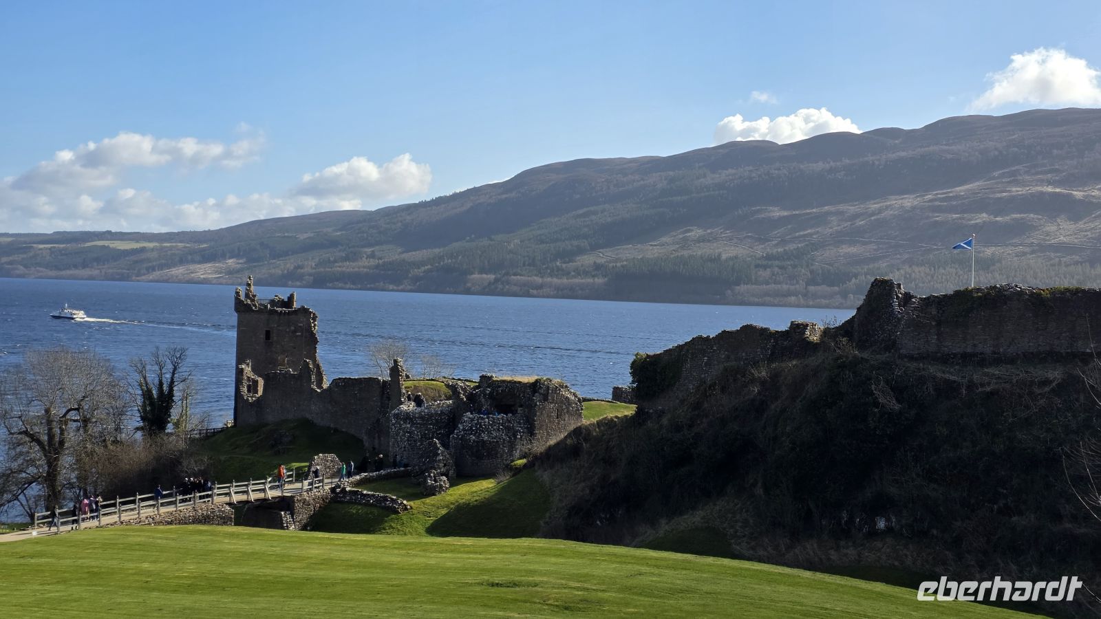 084 – Urquhart Castle am Loch Ness &ndash; &copy;  (Eberhardt TRAVEL)