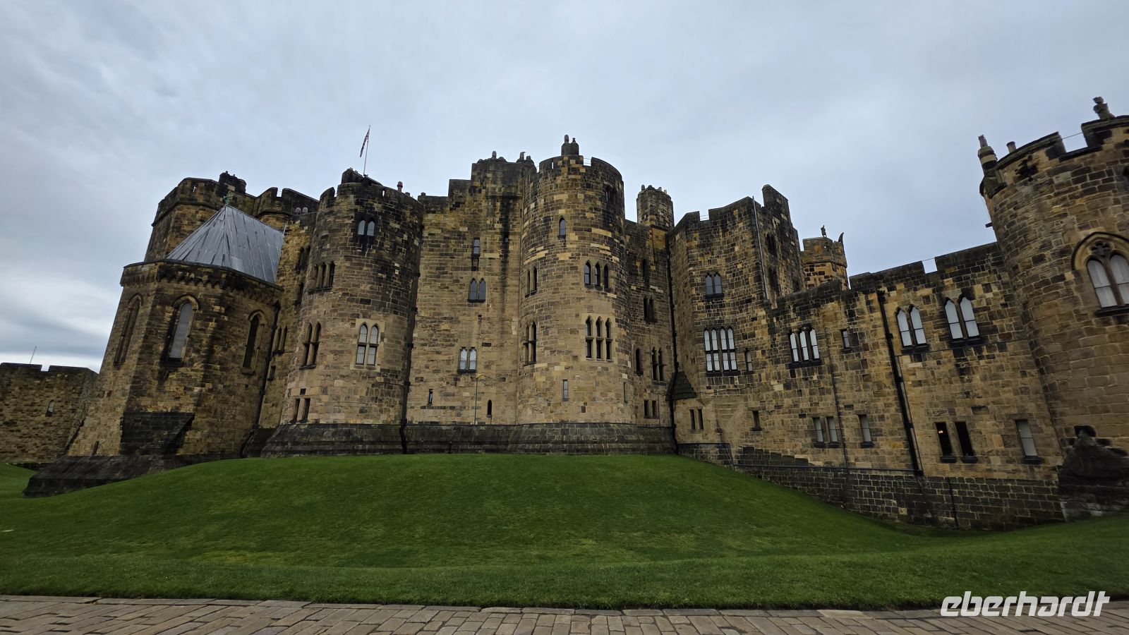 091 – Alnwick Castle &ndash; &copy;  (Eberhardt TRAVEL)