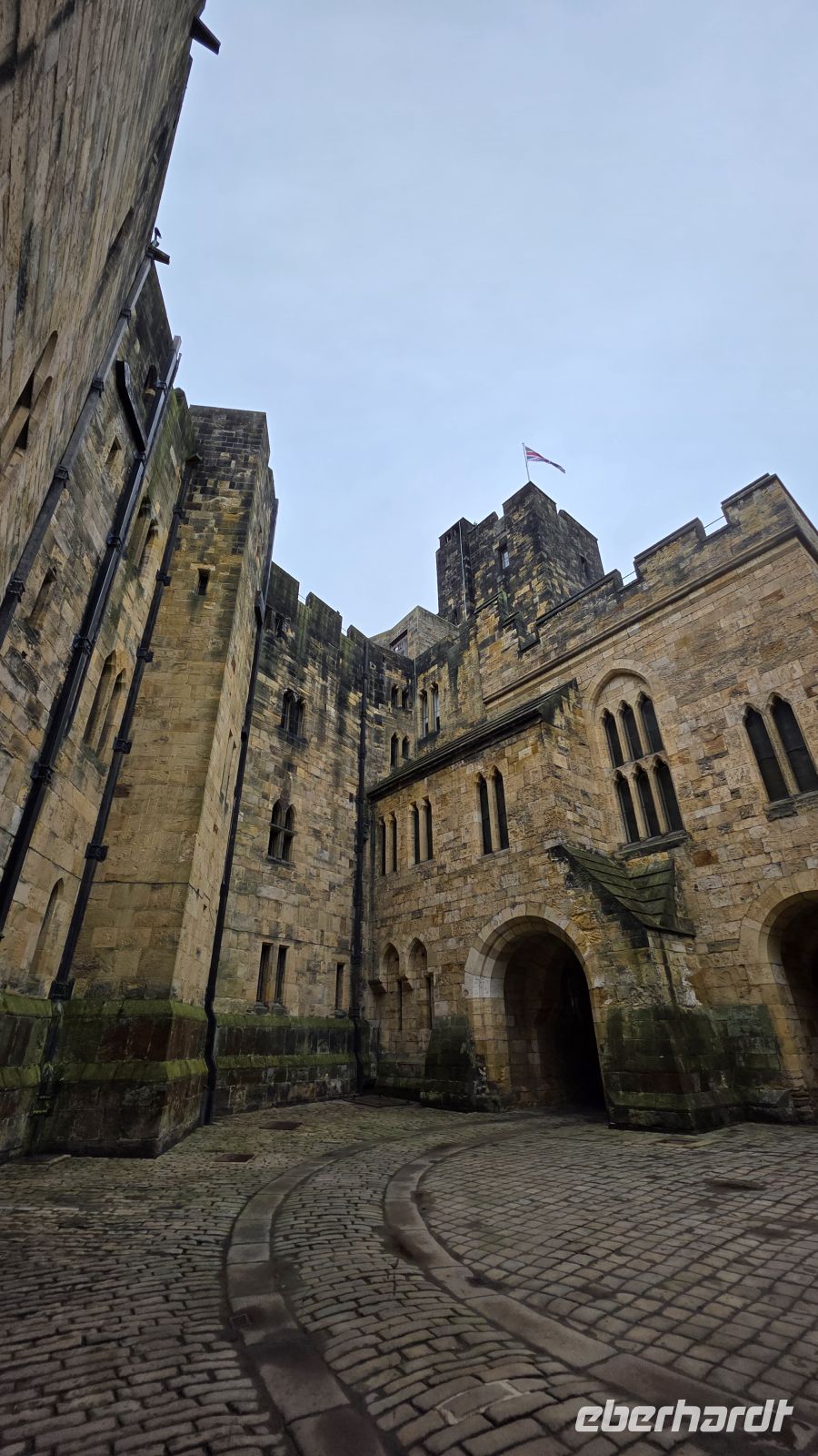 092 – Alnwick Castle &ndash; &copy;  (Eberhardt TRAVEL)
