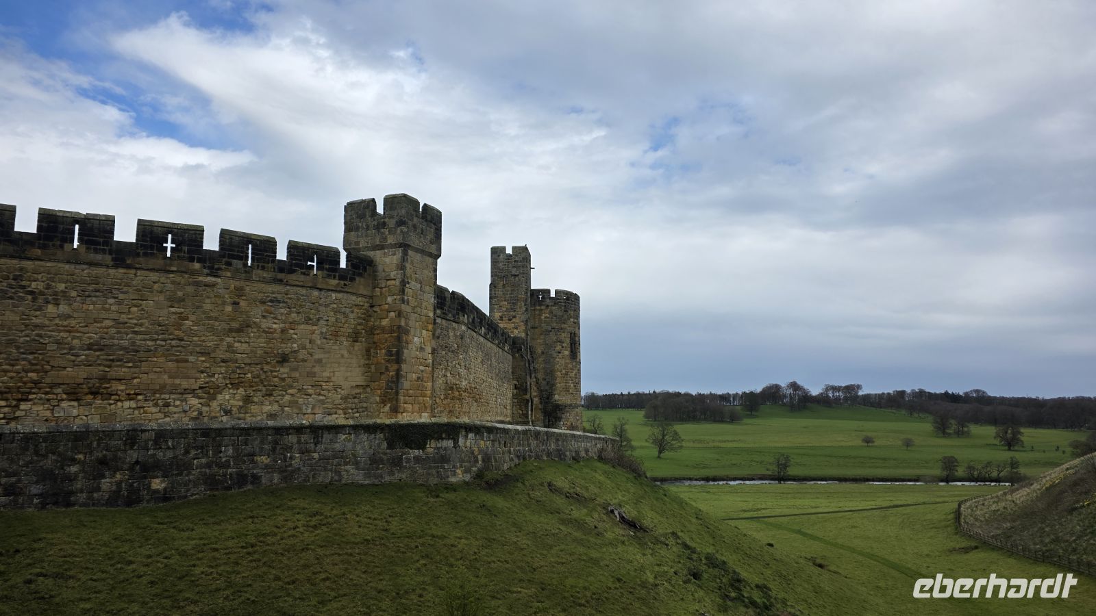 095 – Alnwick Castle &ndash; &copy;  (Eberhardt TRAVEL)