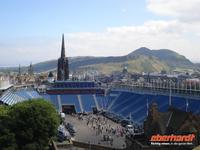 Edinburgh - Esplanade mit Tattoo Tribuene und Arthurs Seats