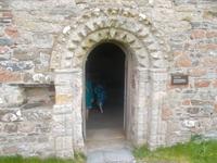 Eingan mit Zackenfries, St.Orans-Kapelle, Iona