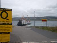 Fähre legt in Fishnish an