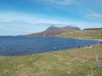 Loch Assynt mit Ardvreck Castle, nördliche Highlands