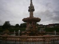 Brunnen vor People`s Palace