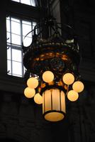 Prachtvolle Lampen im Kelvingrove Art Gallery & Museum