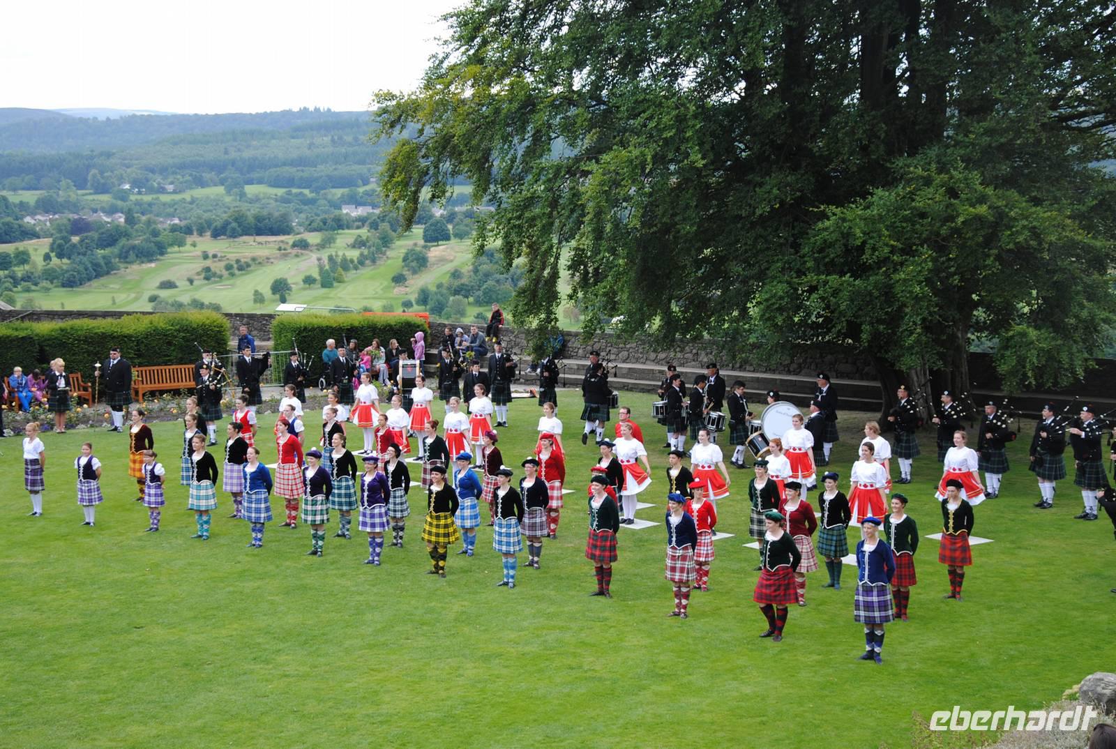 Burggraben von Stirling Castle - Vorführung einer Folkloregruppe