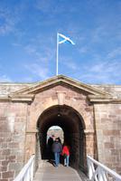 Eingang zum von Außen unsichtbaren Fort George